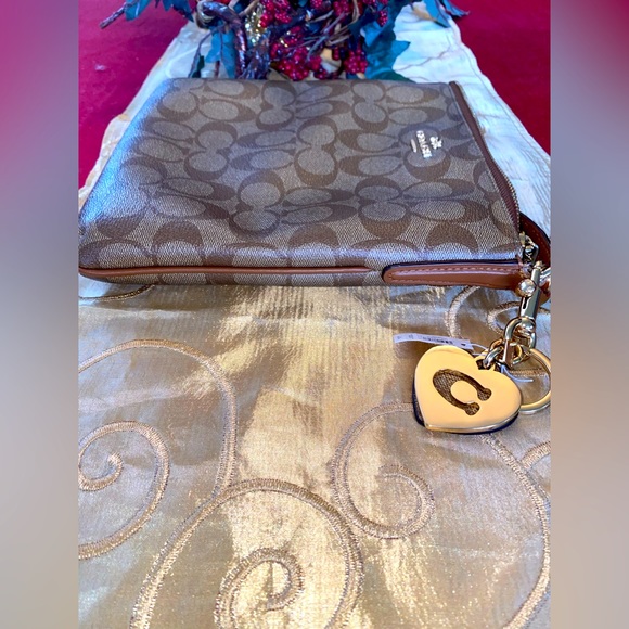 GORGEOUS🌟COACH SIGNATURE COATED CANVAS CROSSBODY 🌟GUC - CLEAN! - Picture 7 of 15